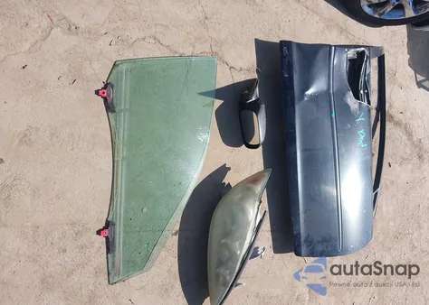 2005 Toyota Camry Le z USA, uszkodzony, nr VIN 4T1BE32K75U054367